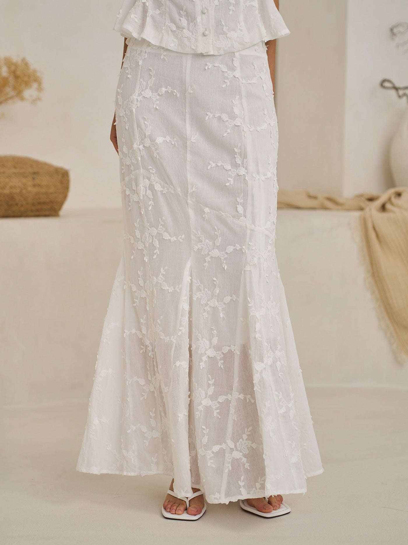 EMBROIDERY FLOWERS FISHTAIL MAXI SKIRT