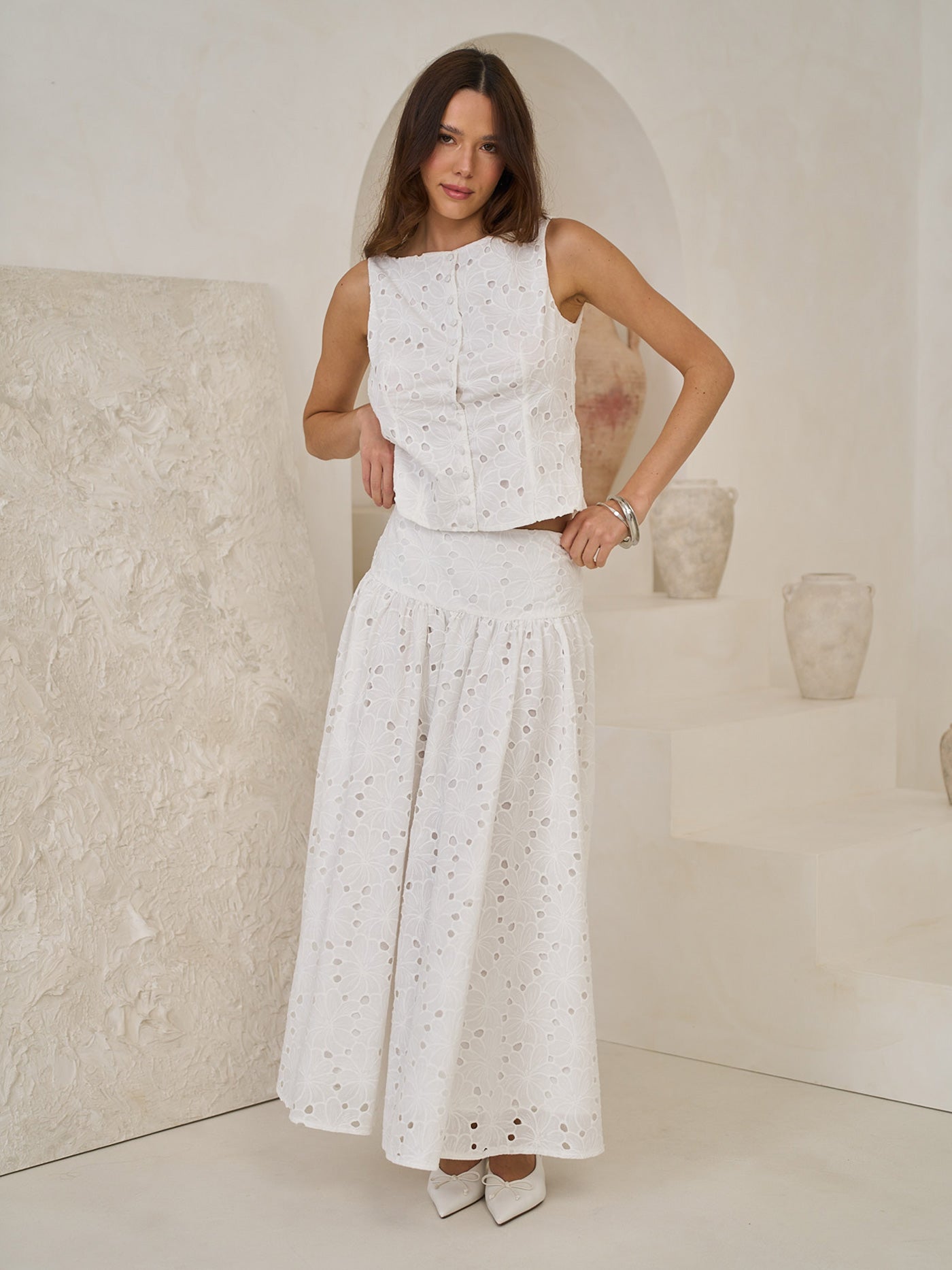 BUTTON DETAIL BRODERIE TOP